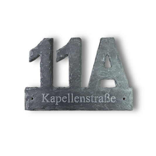 Klassische Hausnummer mit Wunschname aus Schiefer, ca. 15 x 25 cm, individuelle Gravur von Hand